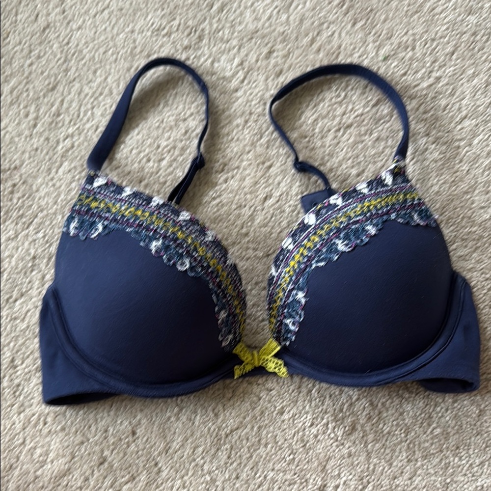 Victoria's Secret Body by Victoria Navy Bra Size 32C